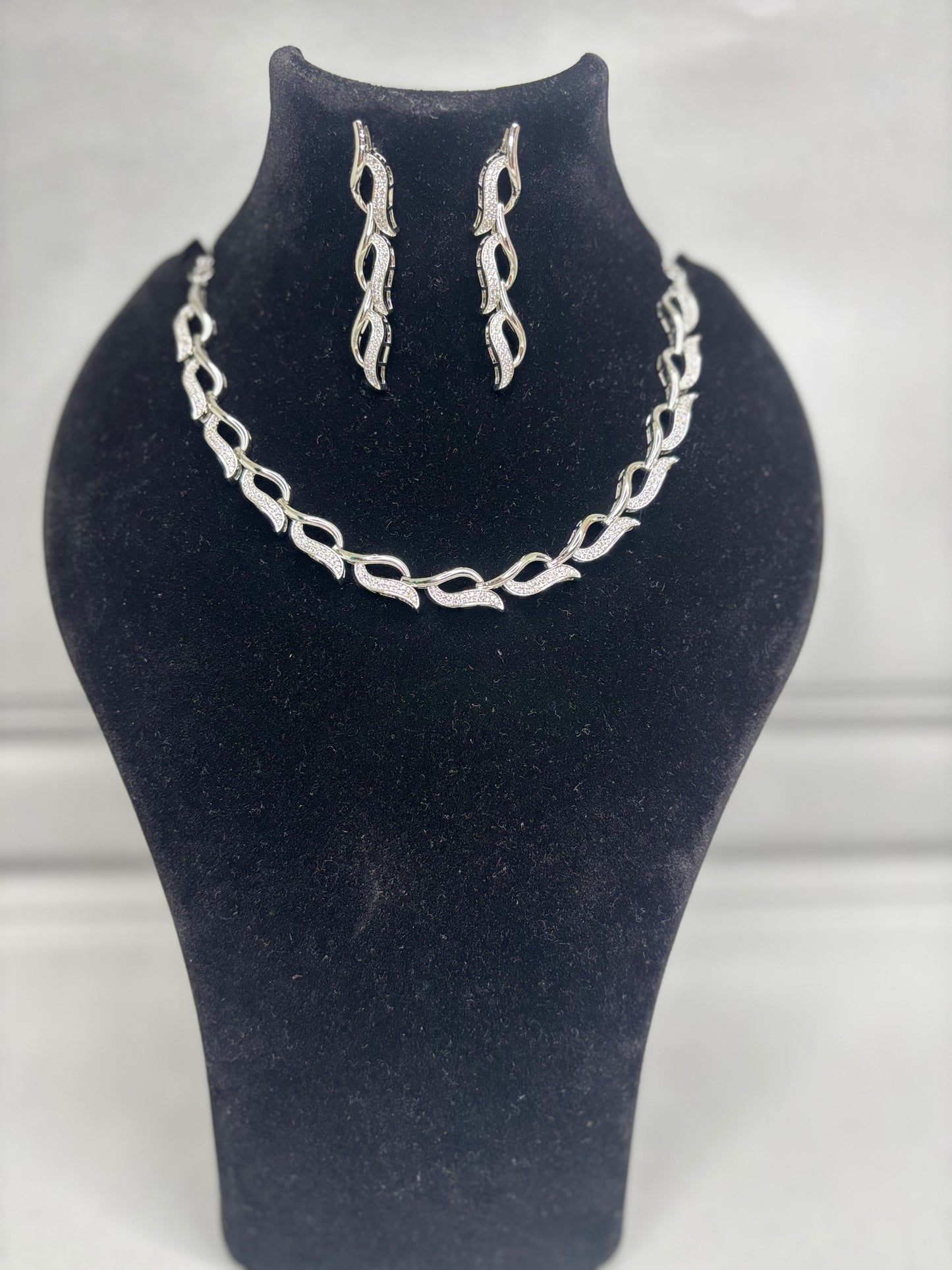 Silver Serenity AD Necklace Set